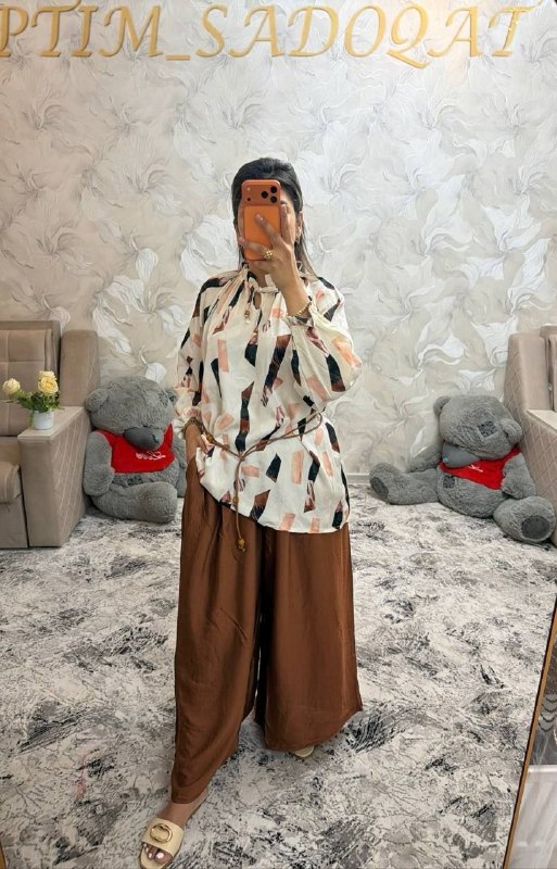 Bluzka va shimlar to'plami