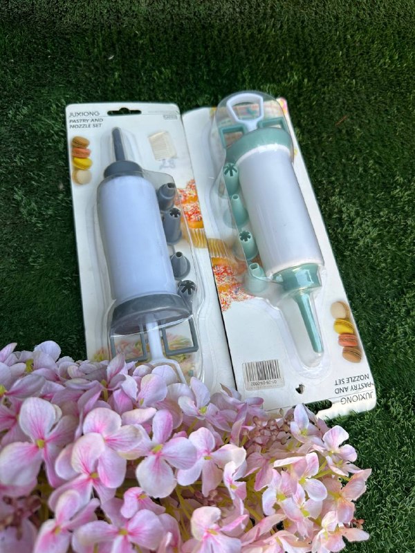 Pastry and nozzle set